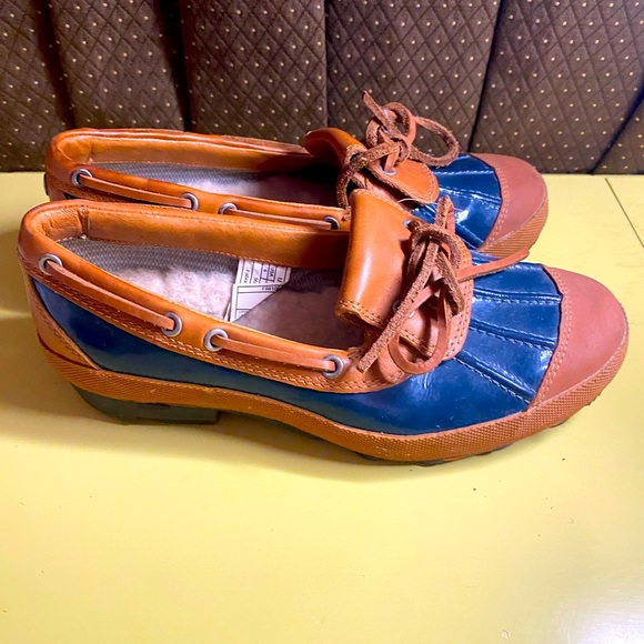 UGG Australia blue/brown duck shoes-sz 6 - Picture 1 of 6